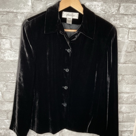 Jones New York Jackets & Blazers - Jones New York Vintage 5 button Velvet Jacket/blazer,silk blend,luxe feel&look